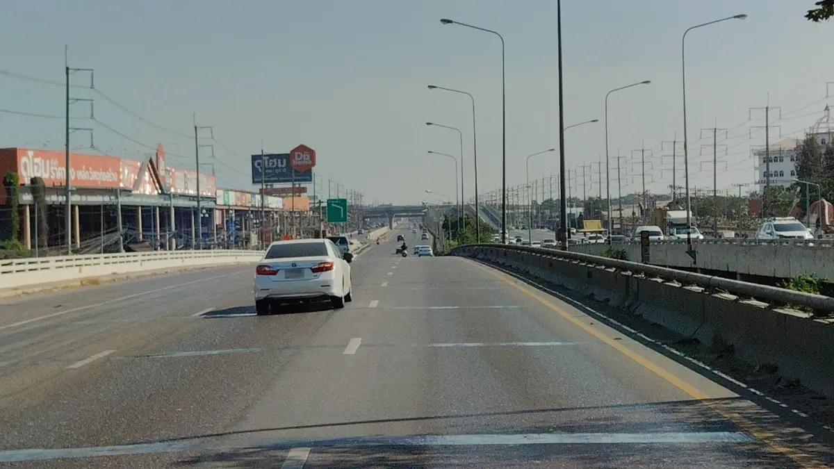 กระทบหนักวันนี้ รถติดมาก น้ำทะเลหนุนสูง ถนนพระราม 2 ขาเข้า กทม.