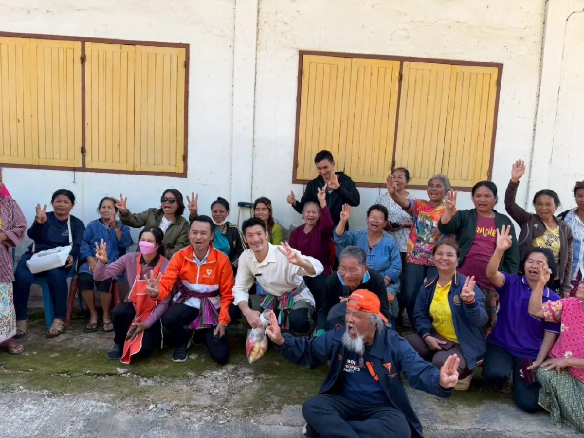 'ธนาธร' อ้อนชาวอุบลฯ ขอโอกาส ปชน.บริหาร ชี้ทำแบบเดิม ปท.ไม่ดีขึ้น