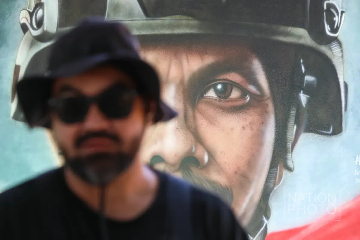 ตบหน้าด้วยความจริง! ตอบโต้ทางศิลปะ 'ย่าอุ้มหลาน - 46 ทหารกล้า'