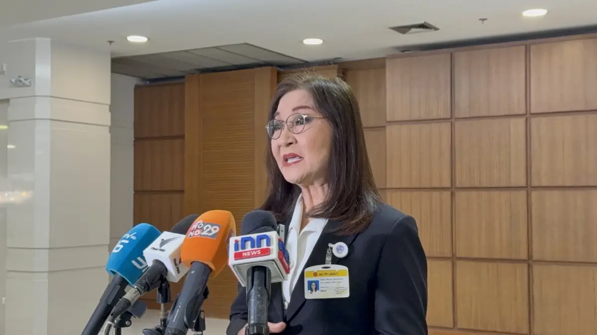 'สว.นันทนา' มา กกต.ขอถกปมไม่เปิดประชามติล่วงหน้า ทำคนเสียเวลา