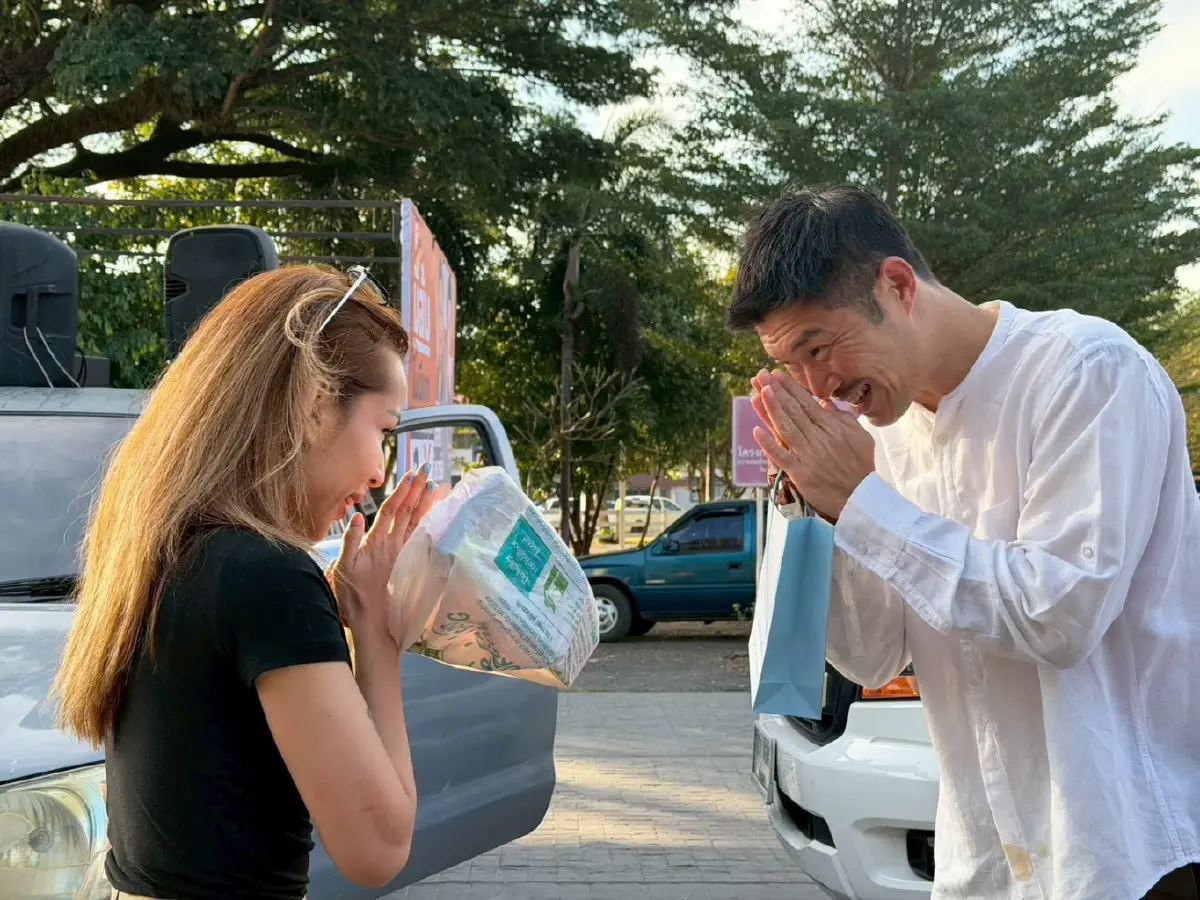 'ธนาธร' ปลุกศรีสะเกษ-สุรินทร์ กา ปชน. 2 ใบส่ง 'ณัฐพงษ์' นายกฯ