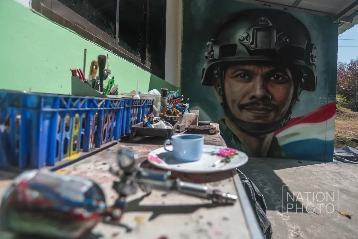 ตบหน้าด้วยความจริง! ตอบโต้ทางศิลปะ 'ย่าอุ้มหลาน - 46 ทหารกล้า'