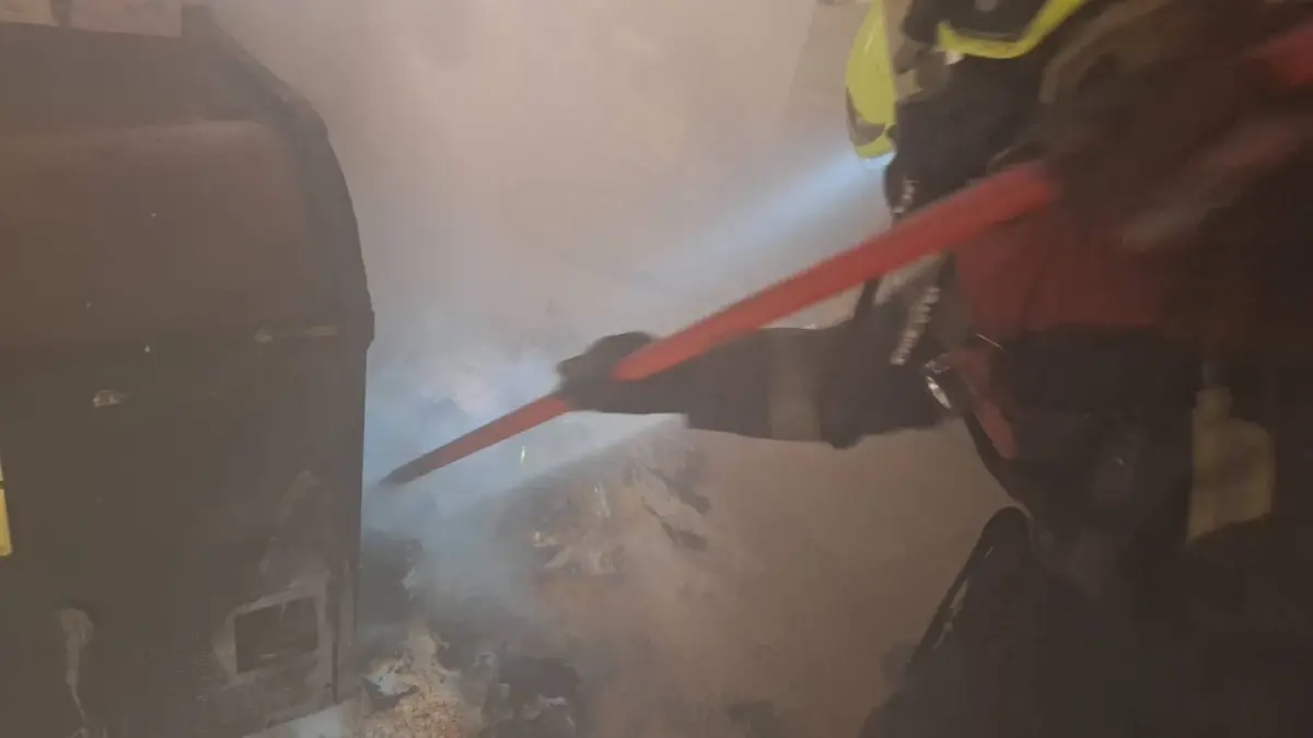 ระทึก ไฟไหม้ห้างดัง ซ.กรุงเทพนนท์ 12 ต้นเพลิงจากตู้แช่ ก่อนลุกลาม