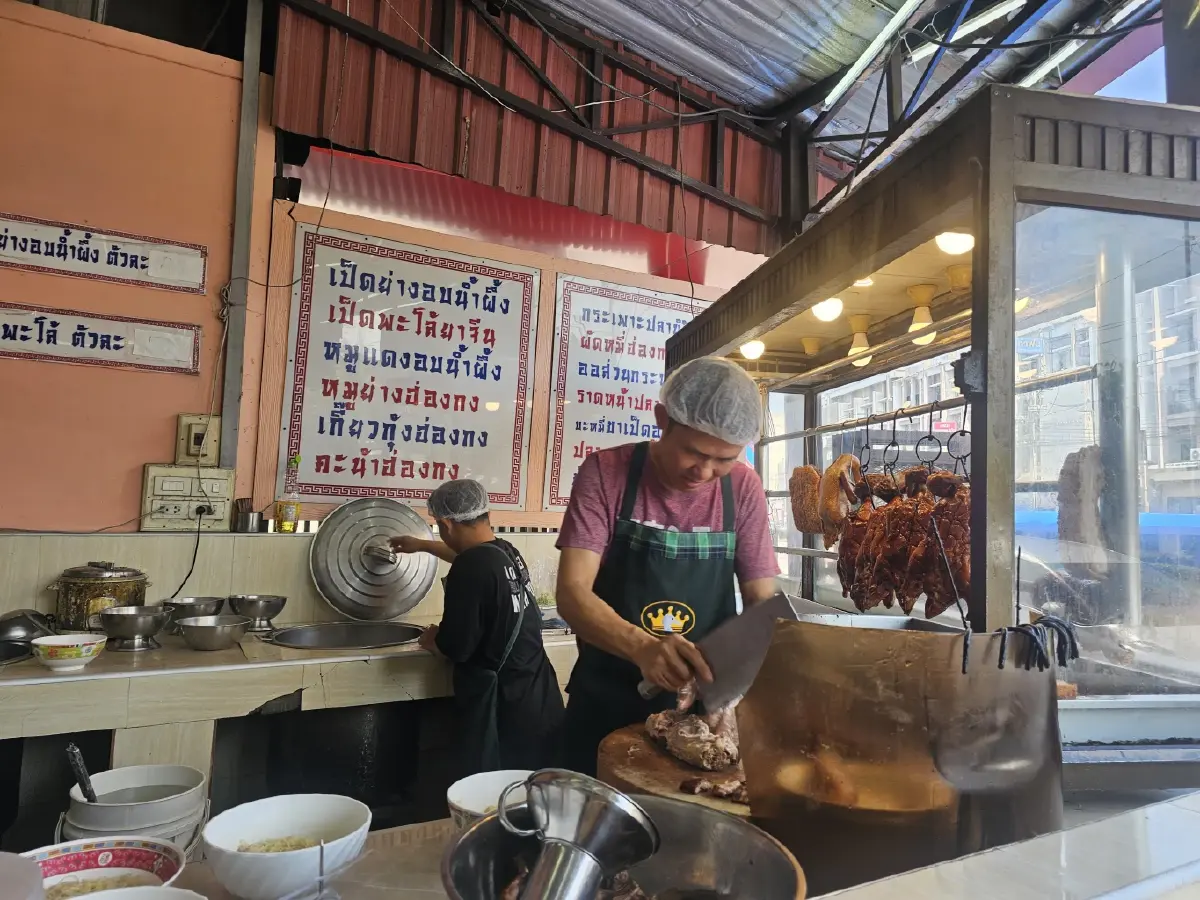 ‘ยิ่งกี่เป็ดย่างฮ่องกง’ อร่อยมาเกือบ 30 ปี มีดีกว่า ‘เป็ดย่าง’