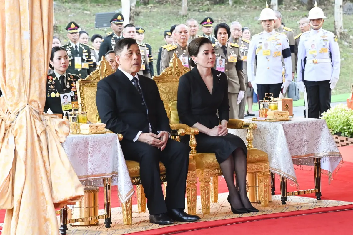 ในหลวง-พระราชินี ทรงเปิดสวนสุขภาพสราญจิต ณ เขื่อนวชิราลงกรณ