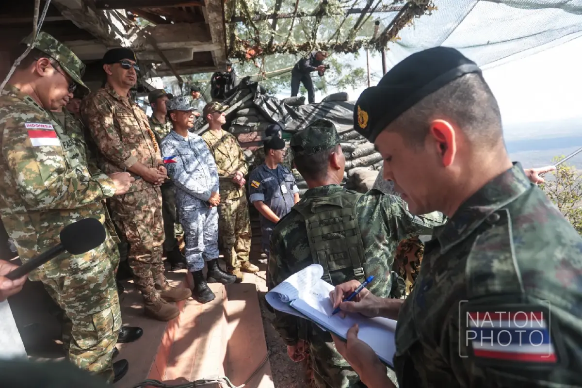 ผช.ทูตทหาร 10 ประเทศ ลงพื้นที่ผามออีแดง เยี่ยมบ้านถูกระเบิด