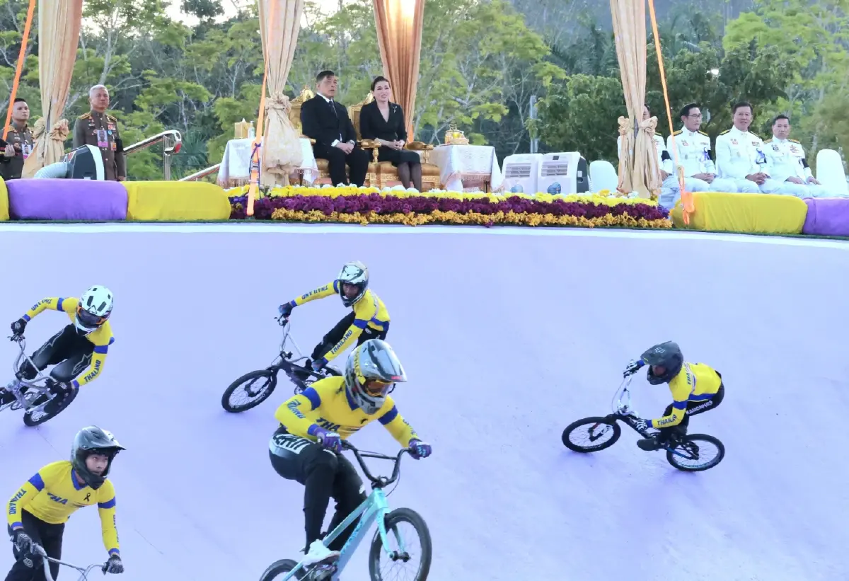 ในหลวง-พระราชินี ทรงเปิดสวนสุขภาพสราญจิต ณ เขื่อนวชิราลงกรณ