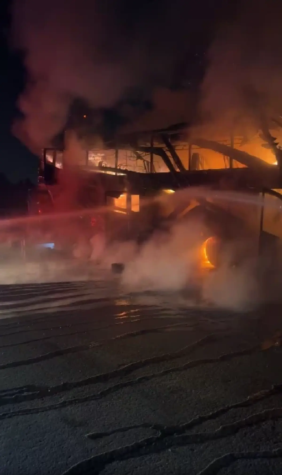 ด่วน! ไฟไหม้รถบัส วอดทั้งคัน ถนนสุขุมวิท (สายเก่า) จ.ฉะเชิงเทรา