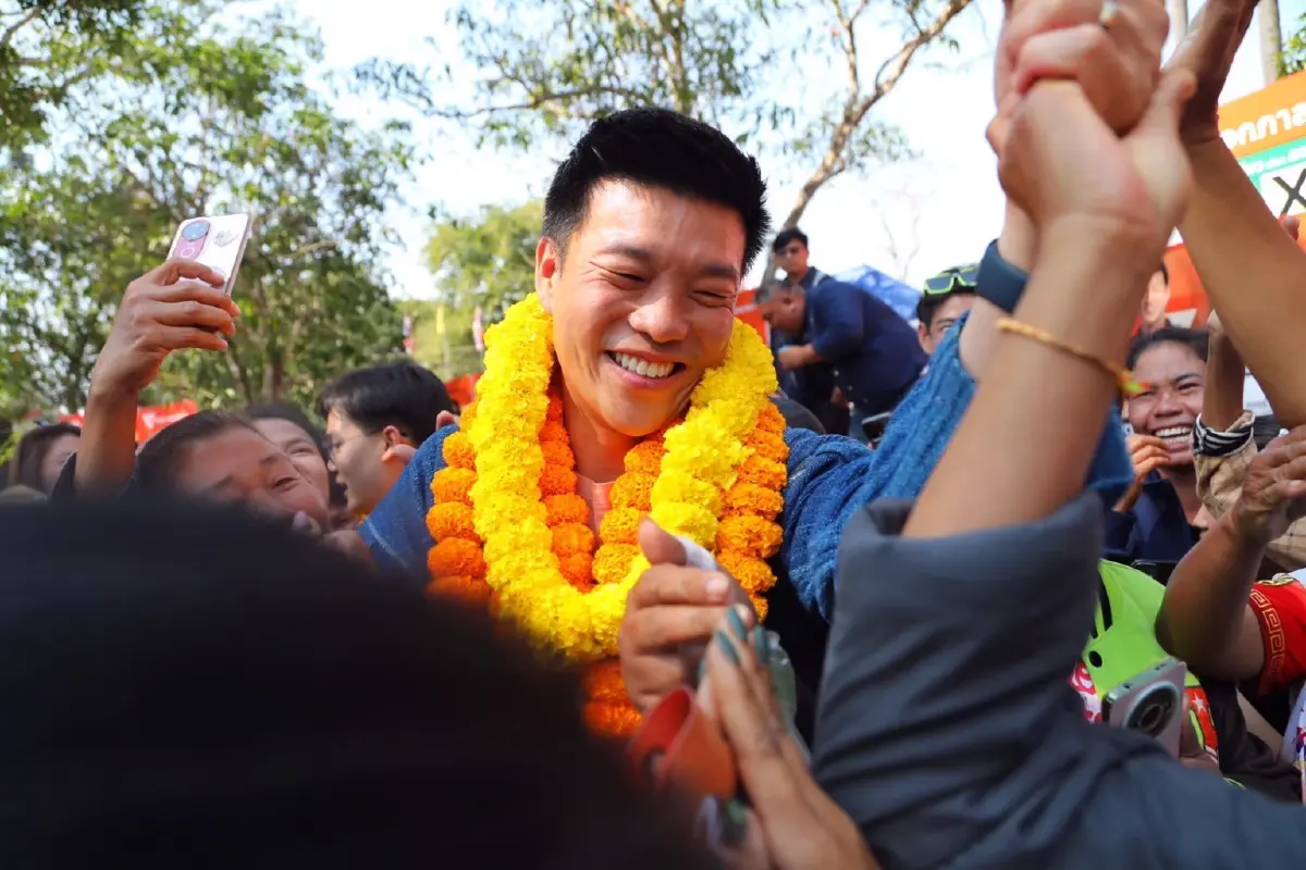 สร้างไทยไม่เทา! 'เท้ง' ปลุกคนสกลฯ เลือกตั้งตัดสินอนาคต กา ปชน. 2 ใบ