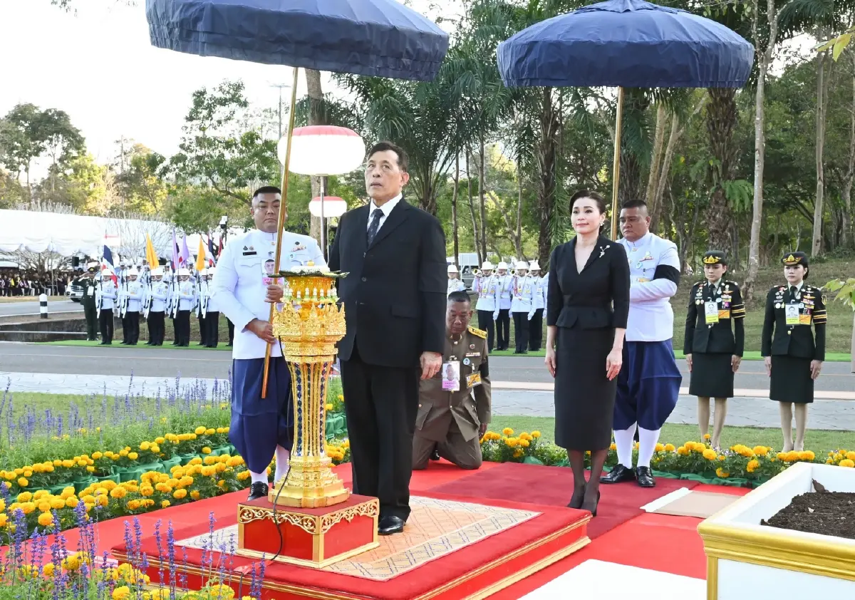 ในหลวง-พระราชินี ทรงเปิดสวนสุขภาพสราญจิต ณ เขื่อนวชิราลงกรณ