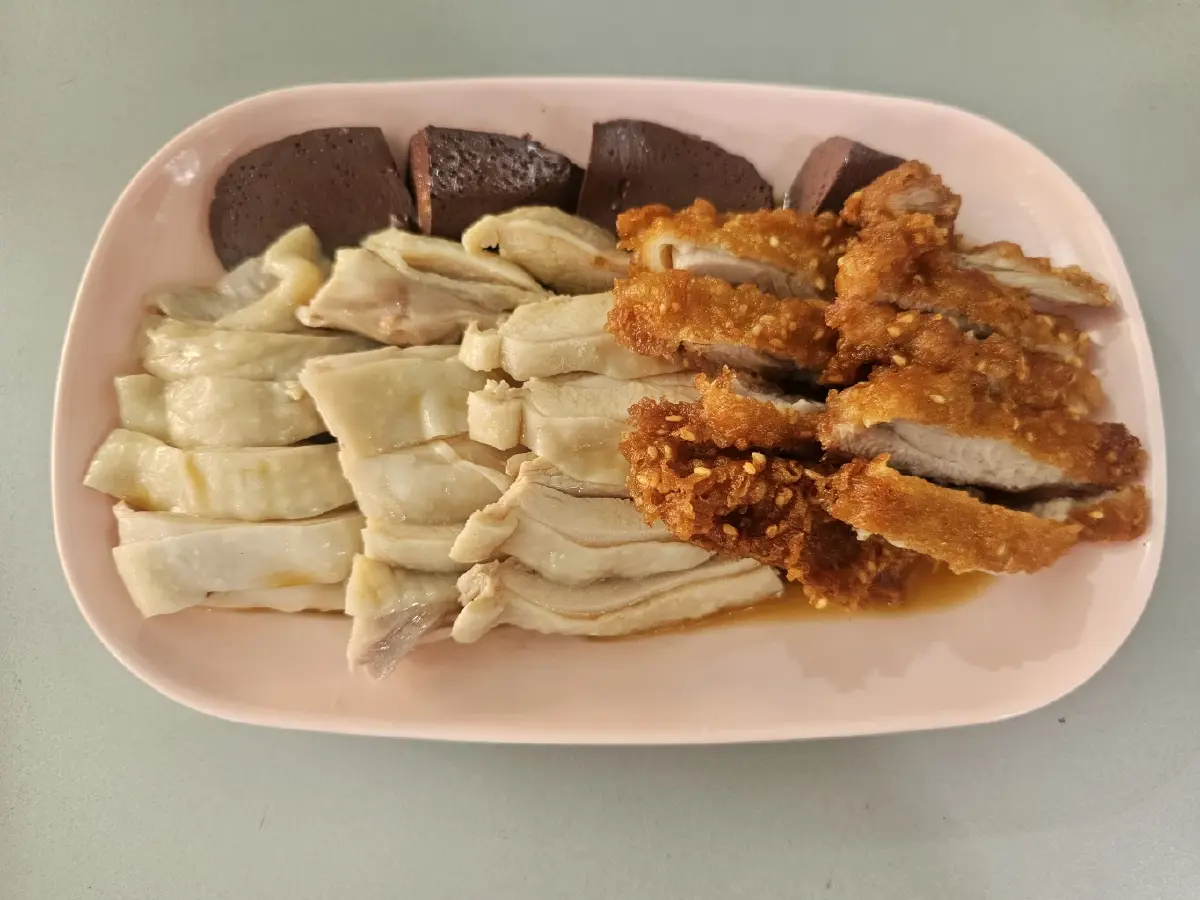 ‘โกวกอล์ฟ ข้าวมันไก่สิงคโปร์’ ข้าวนุ่ม หอม มัน 'น้ำจิ้มรสเด็ด'