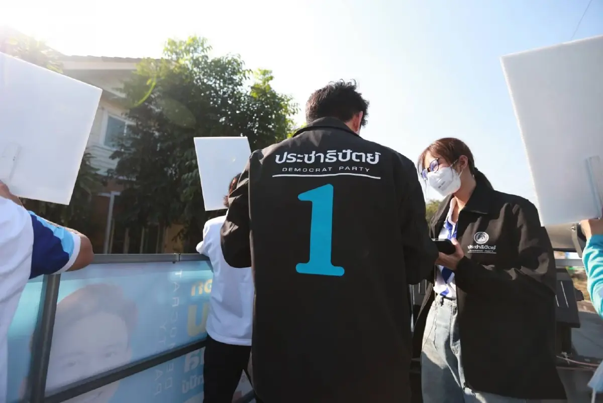 'พงศพล' ผู้สมัครสส.ปชป.ฝ่า PM 2.5 หาเสียงประชาชื่น ชี้รัฐต้องแก้จริงจัง