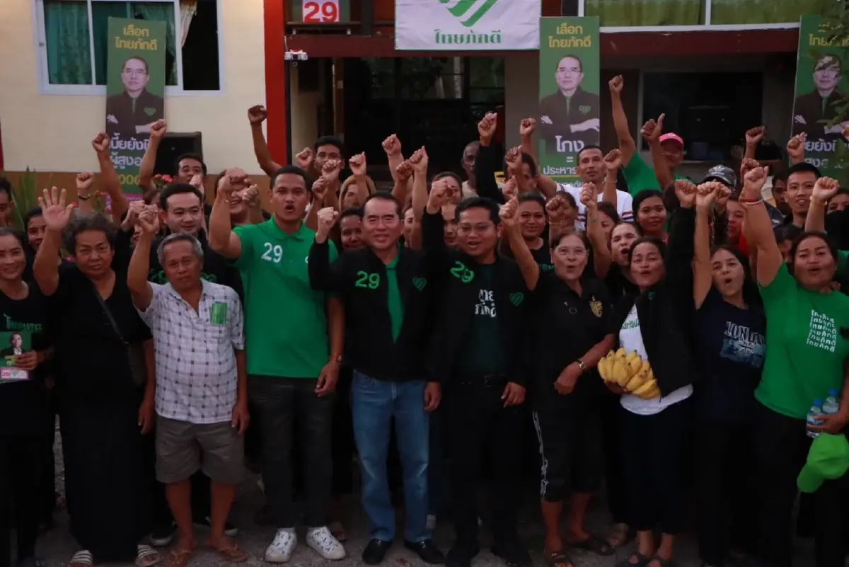 'หมอวรงค์' หาเสียงสุราษฎร์ ซัดด้อยค่าทหาร หวังกองทัพอ่อนแอ