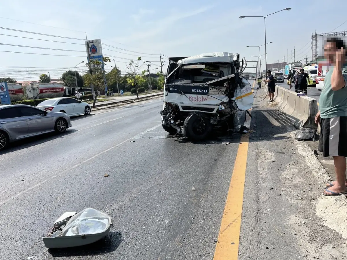 รถแก๊ส พลิกคว่ำ ถนนมิตรภาพ สระบุรี ถังแก๊สตกเกลื่อน เร่งกู้ซาก