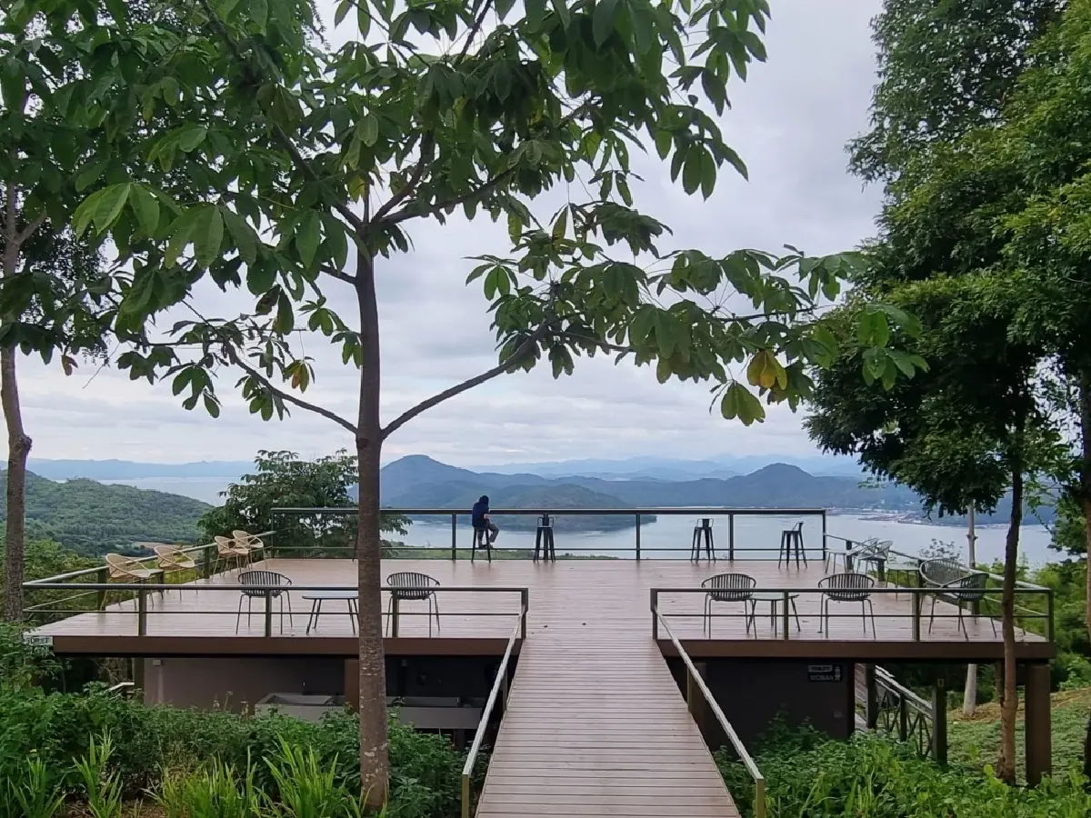 ออกไปใช้ชีวิตกลางแจ้งที่ ‘ฮิลล์ท็อป เอราวัณ’ กาญจนบุรี