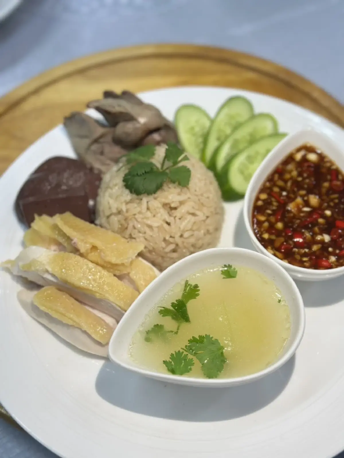 'ลุงป้อม' เข้าครัว โชว์ฝือมือทำ'ข้าวมันไก่' เปิดทีเด็ดน้ำจิ้ม เครื่องแน่น