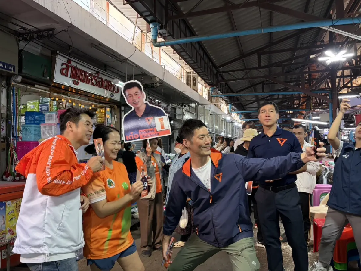 'ธนาธร' ควง 'นายกเฮง' ยกลำพูนโมเดล ขอเป็นรัฐบาลเปลี่ยนประเทศ