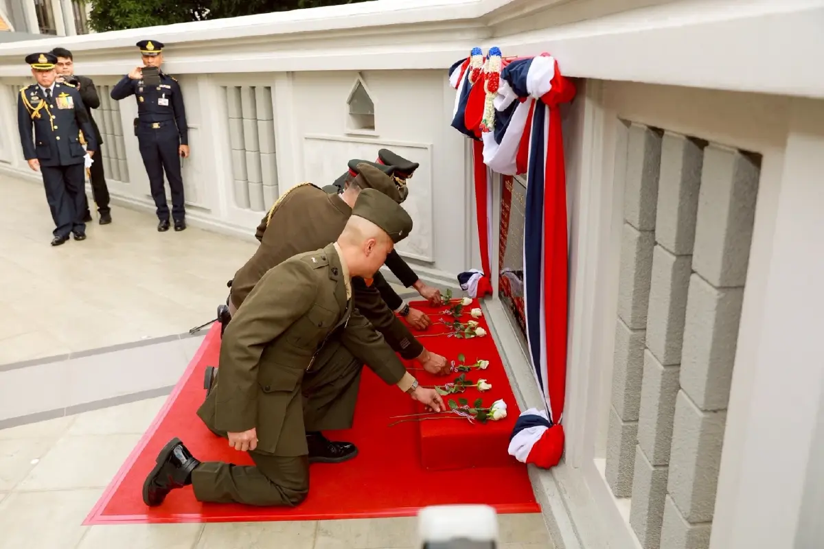 'ทูตสหรัฐ' วางพวงมาลา นักรบไทย  เล่าประสบการณ์สูญเสีย อัฟกานิสถาน- อิรัก