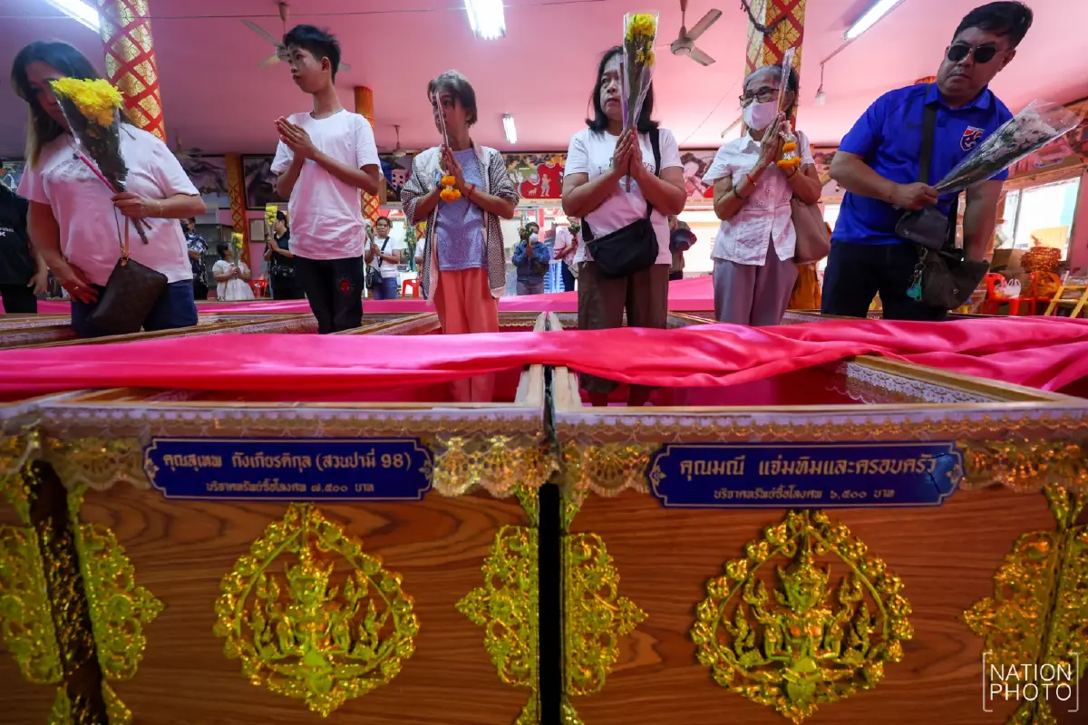 ปีใหม่ 2569 แห่แก้เคล็ด นอนโลงศพ ตายแล้วเกิดใหม่ ล้างซวย เสริมดวง