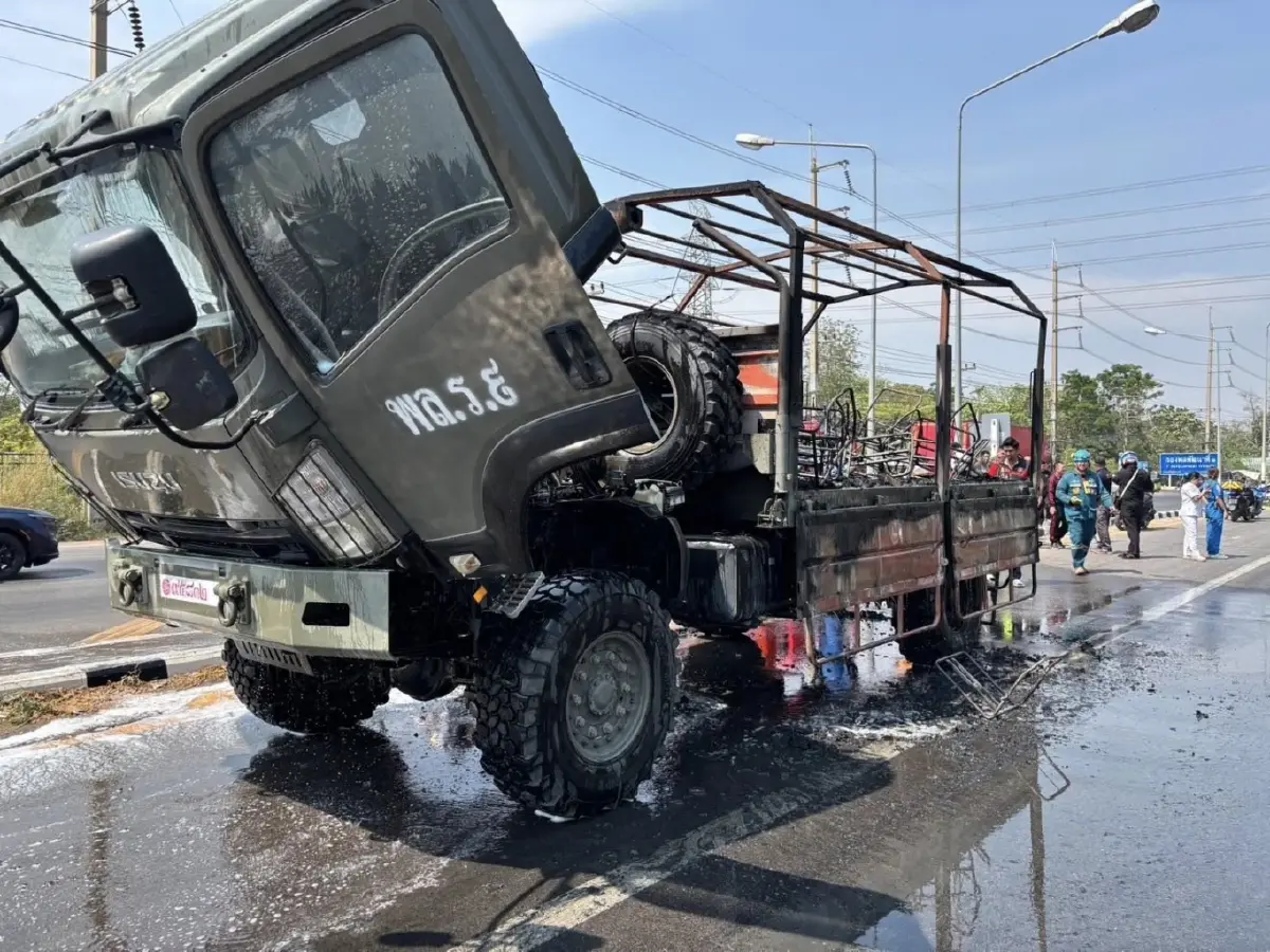 ระทึก  'ไฟไหม้รถทหาร' บนถนนเขาแก่นจันทร์ เมืองราชบุรี