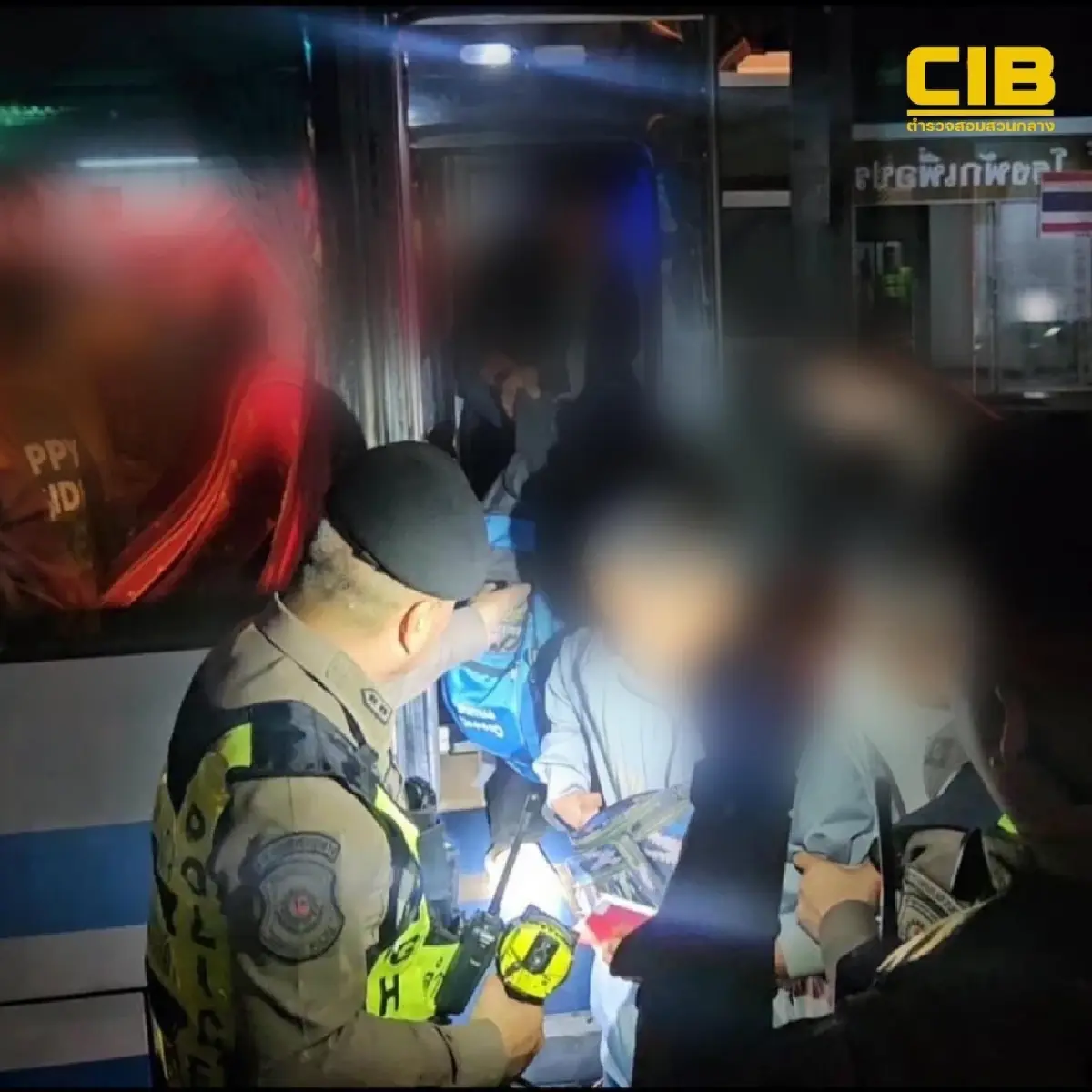 สกัดจับรถทัวร์ ลอบขนต่างด้าวช่วงปีใหม่ ซุกปะปนผู้โดยสาร เก็บหัวละ 2,500