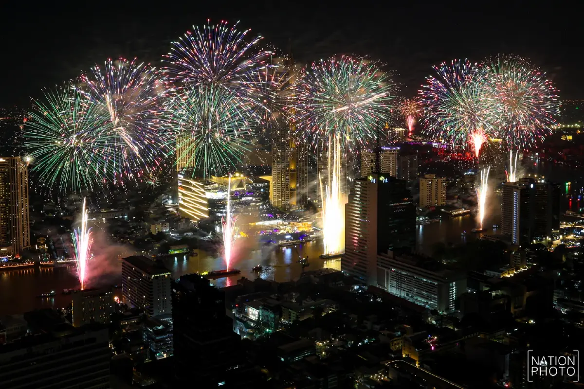 สวัสดีปีใหม่ 2569 ภาพชุด พลุปีใหม่ โค้งน้ำเจ้าพระยา เคาท์ดาวน์ 2026