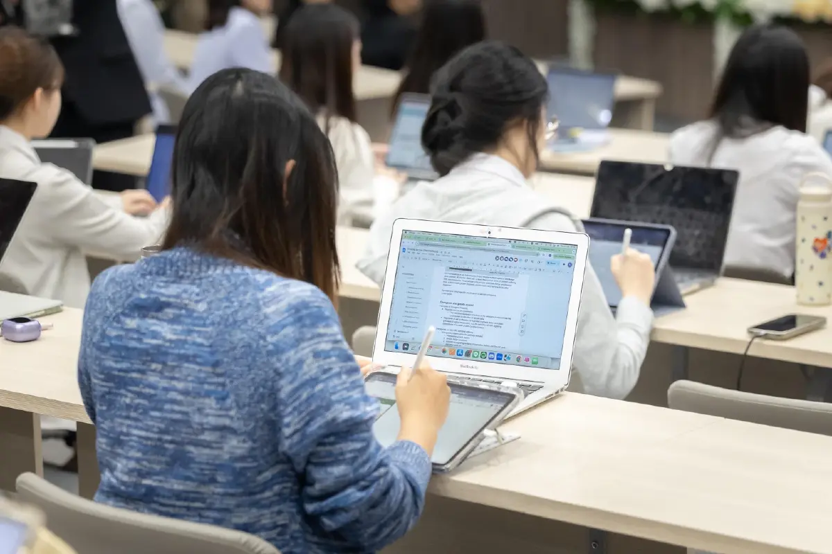 กรมพระศรีสวางควัฒนฯ ทรงบรรยายพิเศษ 'การเกิดมะเร็ง' แก่นักศึกษาแพทย์