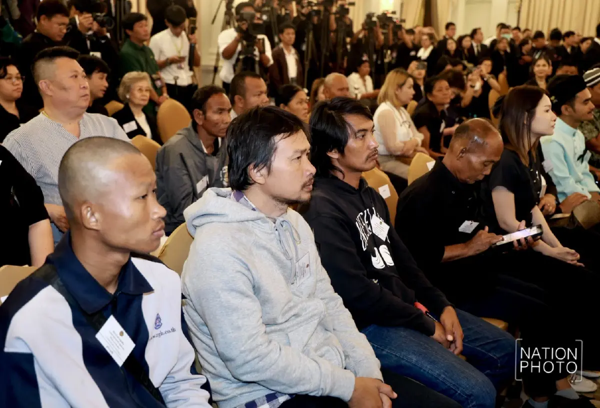 30 ครอบครัวเหยื่อเครนถล่มทับรถไฟ รับมอบเงินเยียวยารายละ 1.49 ล้าน