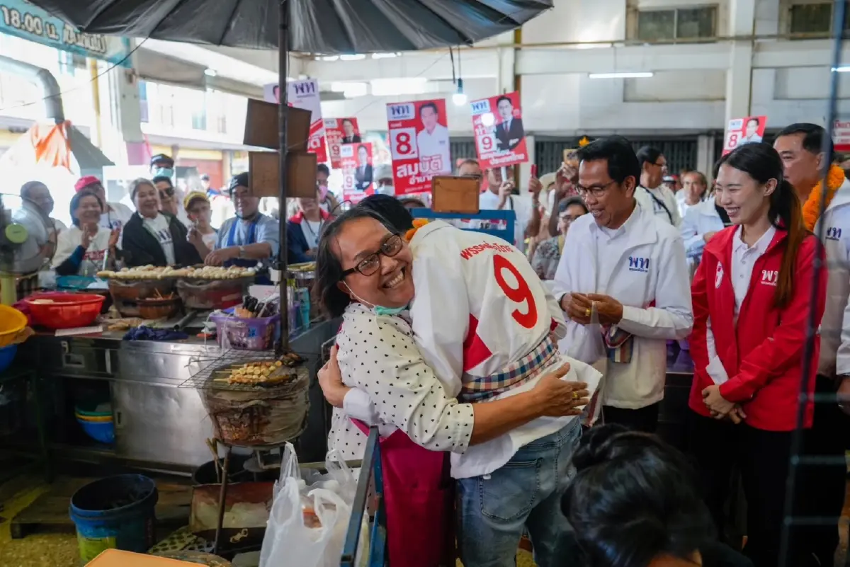 ‘ยศชนัน’ โชว์ลวกบะหมี่ ขอพรวัดแก่งคอย ‘เพื่อไทย’ เหมา สส.สระบุรี