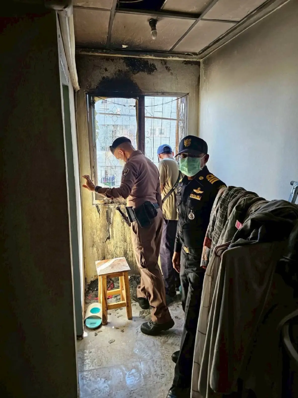 ระทึก! ไฟไหม้ห้องพัก ซอยลาดพร้าว วังทองหลาง รุดช่วยสาวบาดเจ็บ