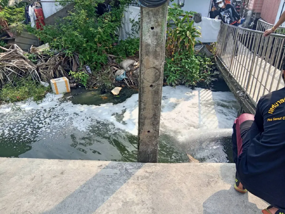 อพยพแล้ว สารเคมีรั่วไหล ตลาดคู่สร้าง สมุทรปราการ กลิ่นเหม็น แสบคอ