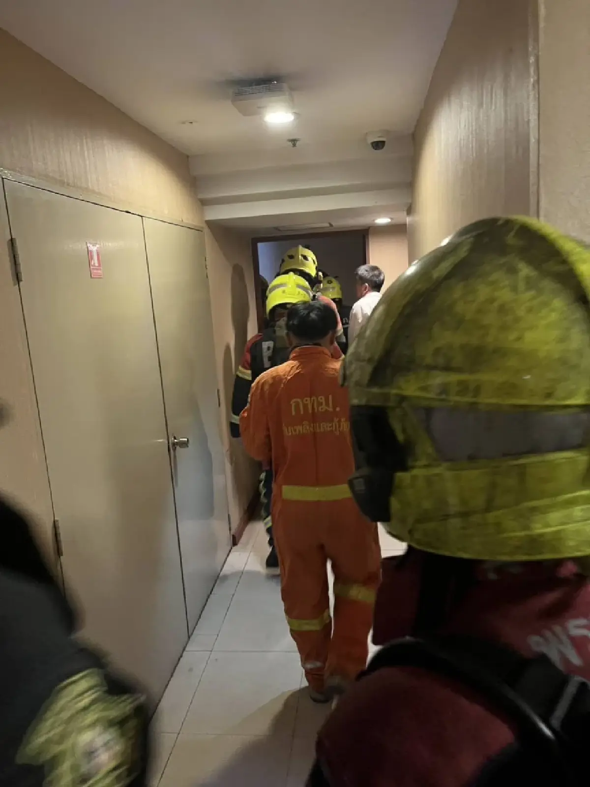 ระทึกกลางกรุง ไฟไหม้ตึกสูง เขตราชเทวี กู้ภัยเข้าดับเพลิงวุ่น