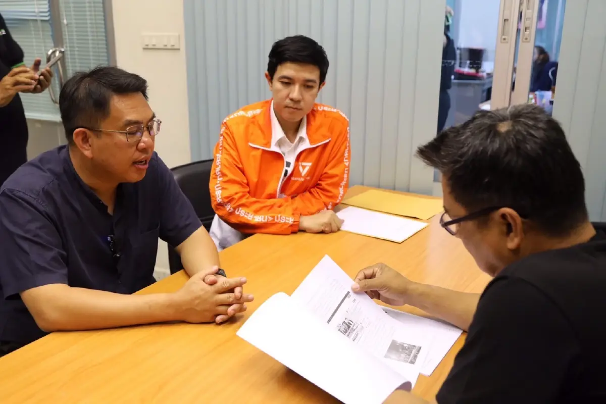 'วิโรจน์' ร้อง กกต.ชลบุรีสอบคนคุกคาม 'ธนาธร' ระหว่างดีเบต โยงใคร