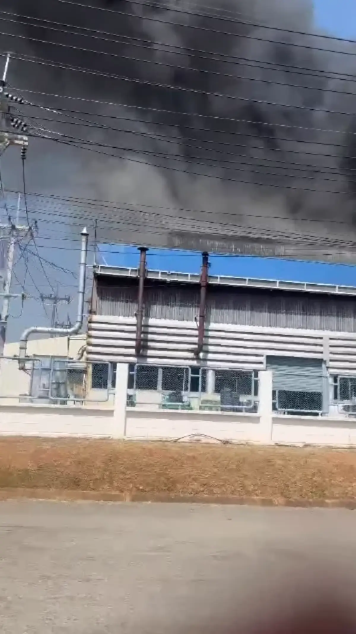 ด่วน! เกิดเหตุ ไฟไหม้โรงงานขนาดใหญ่ เขตอุตสาหกรรมสุรนารี โคราช