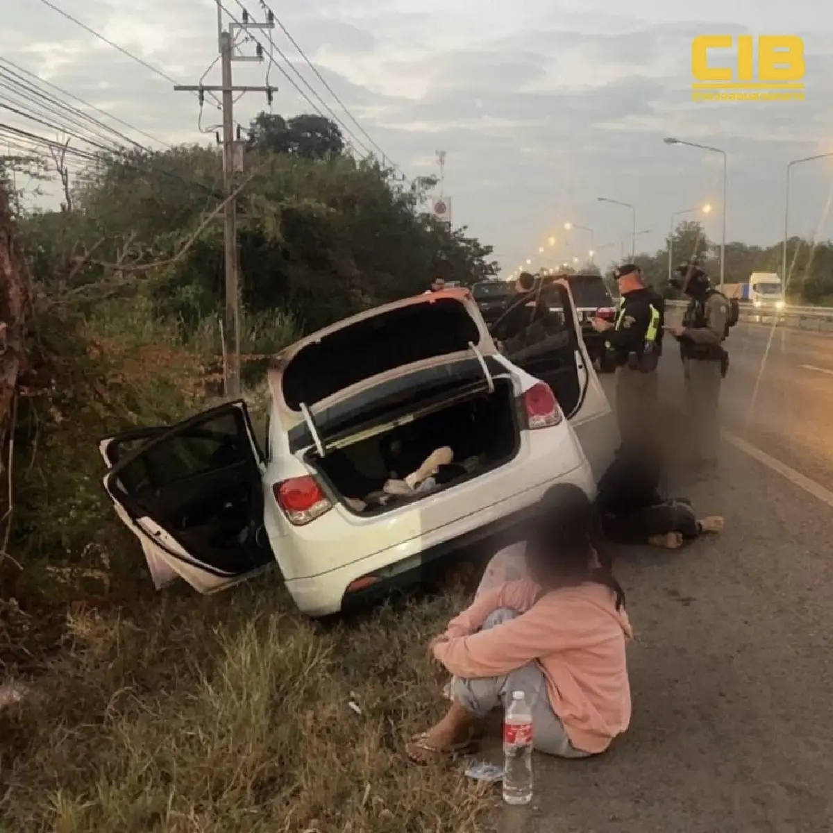 ระทึก สกัดรถต้องสงสัยสามจุด จับ 4 หญิง 4 ชาย ยึดยาบ้ากว่า 50 ล้านบาท