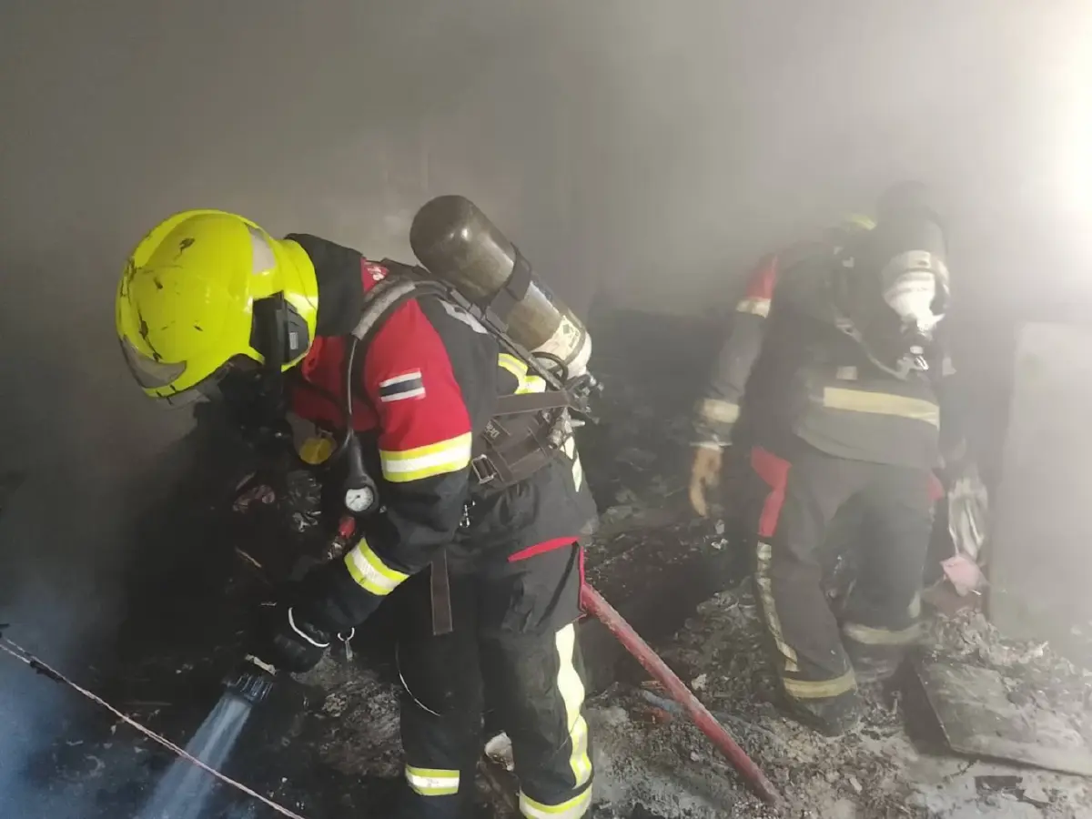 ระทึกกรุง ไฟไหม้บ้านหรู บางขุนเทียน ปู่วัย 78 หนีตายว่อน ไฟลวกเจ็บ