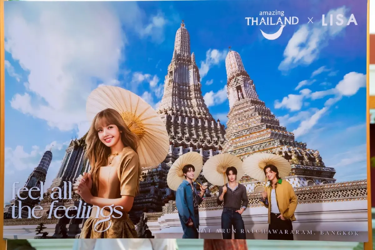 ‘ลิซ่า’ สวยสง่า สะกดสายตาคนทั่วโลก! กับฉากหลัง ‘วัดอรุณฯ’ สุดอลังการ ในงานเปิดตัว Amazing Thailand Ambassador