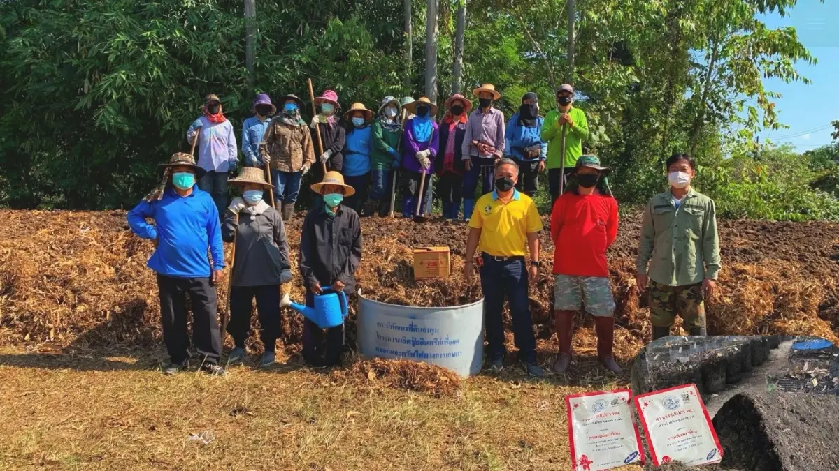 ชวนเกษตรกร งดเผา ลด PM 2.5  'ไถกลบตอซัง สร้างดินยั่งยืน ฟื้นสิ่งแวดล้อม'