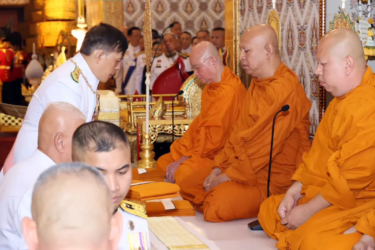 ในหลวง-พระราชินี ทรงบำเพ็ญพระราชกุศลสตมวาร ถวายพระบรมศพ สมเด็จพระพันปีหลวง