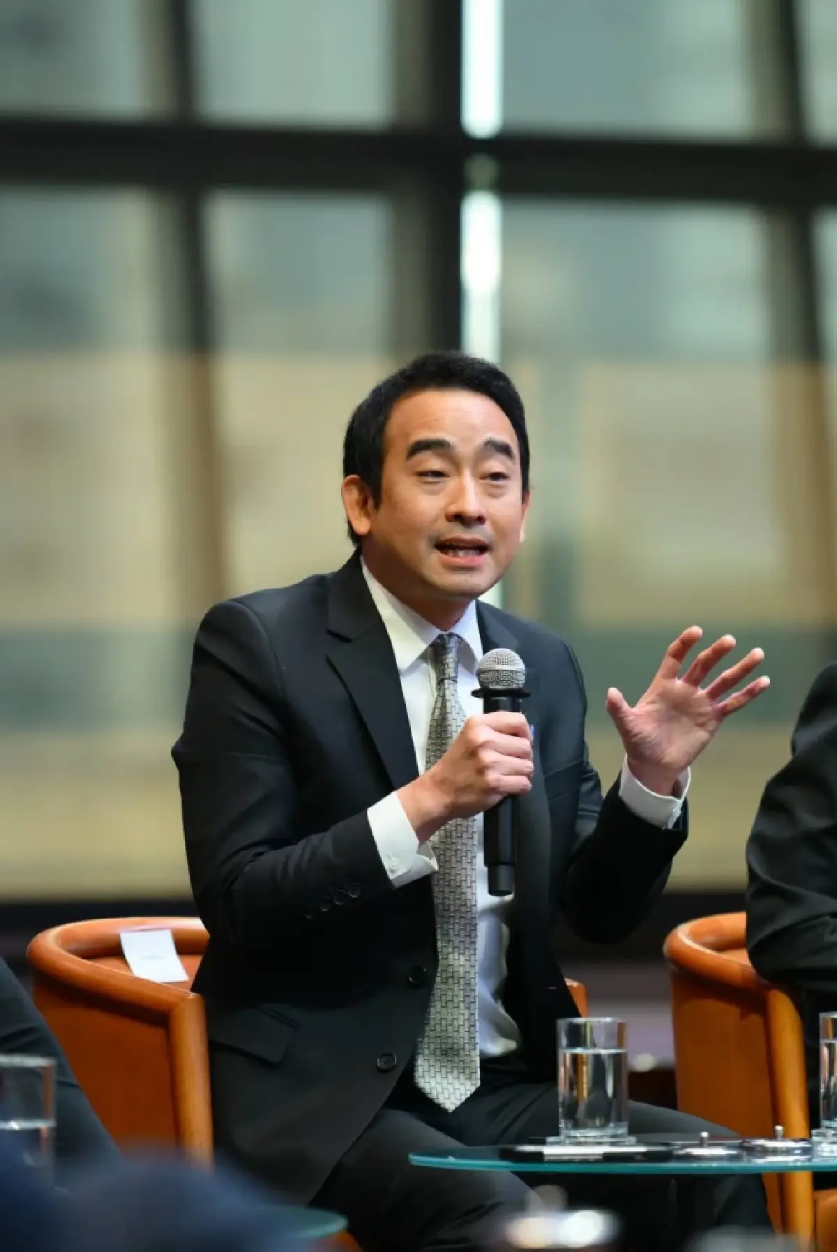 "8 พรรคการเมือง" เปิดนโยบายฟื้นเชื่อมั่น ดันแอลทีเอฟ-ออมส่วนบุคคล เพิ่มบจ.หนุนสภาพคล่อง