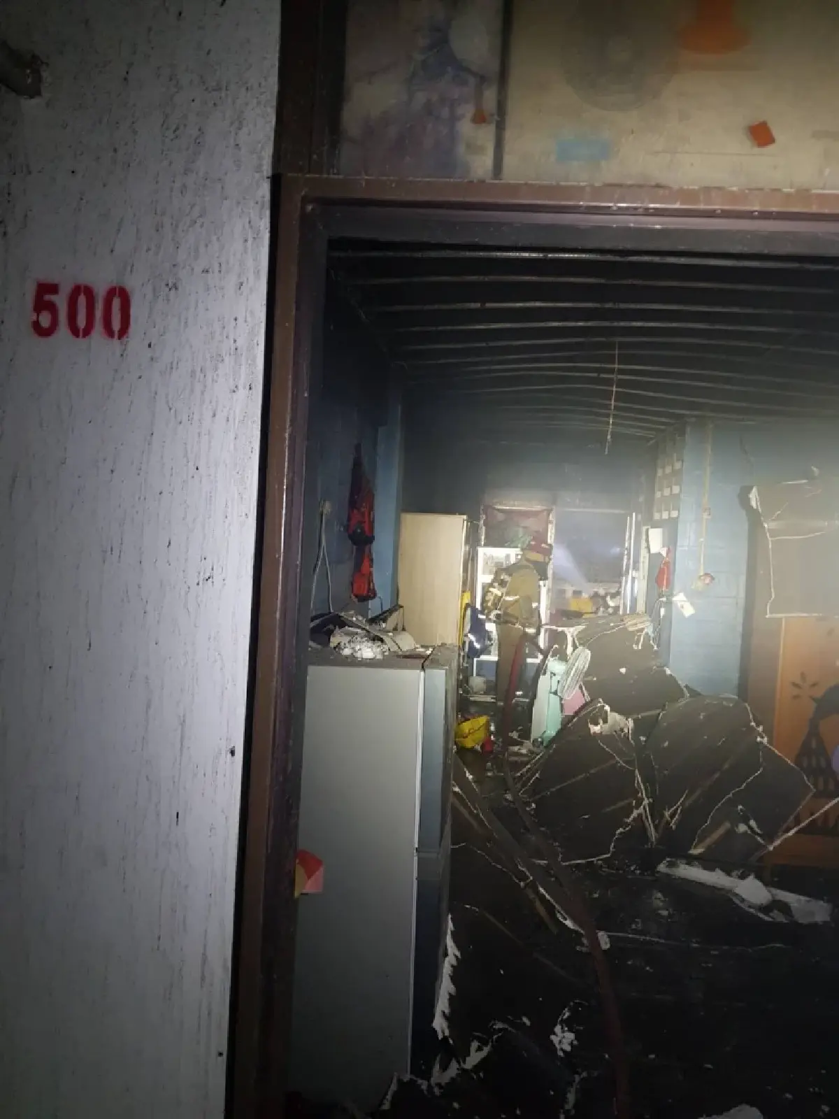 ดับเพลิงวุ่น ไฟไหม้แฟลตการเคหะบางชัน ควันดำท่วมตึก หนีตายอลหม่าน