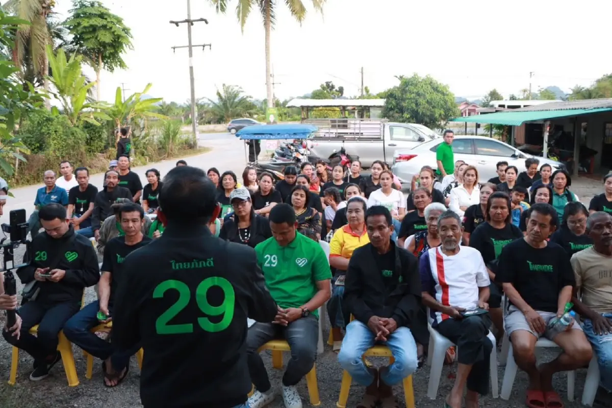'หมอวรงค์' หาเสียงสุราษฎร์ ซัดด้อยค่าทหาร หวังกองทัพอ่อนแอ