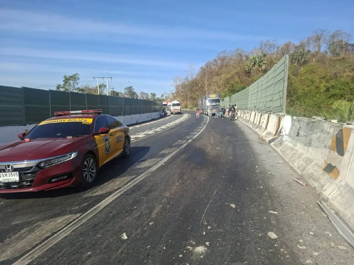 ด่วน! อุบัติเหตุ ไฟไหม้รถบรรทุกน้ำมันดีเซล ปิดถนน 304 ขาเข้า 100%