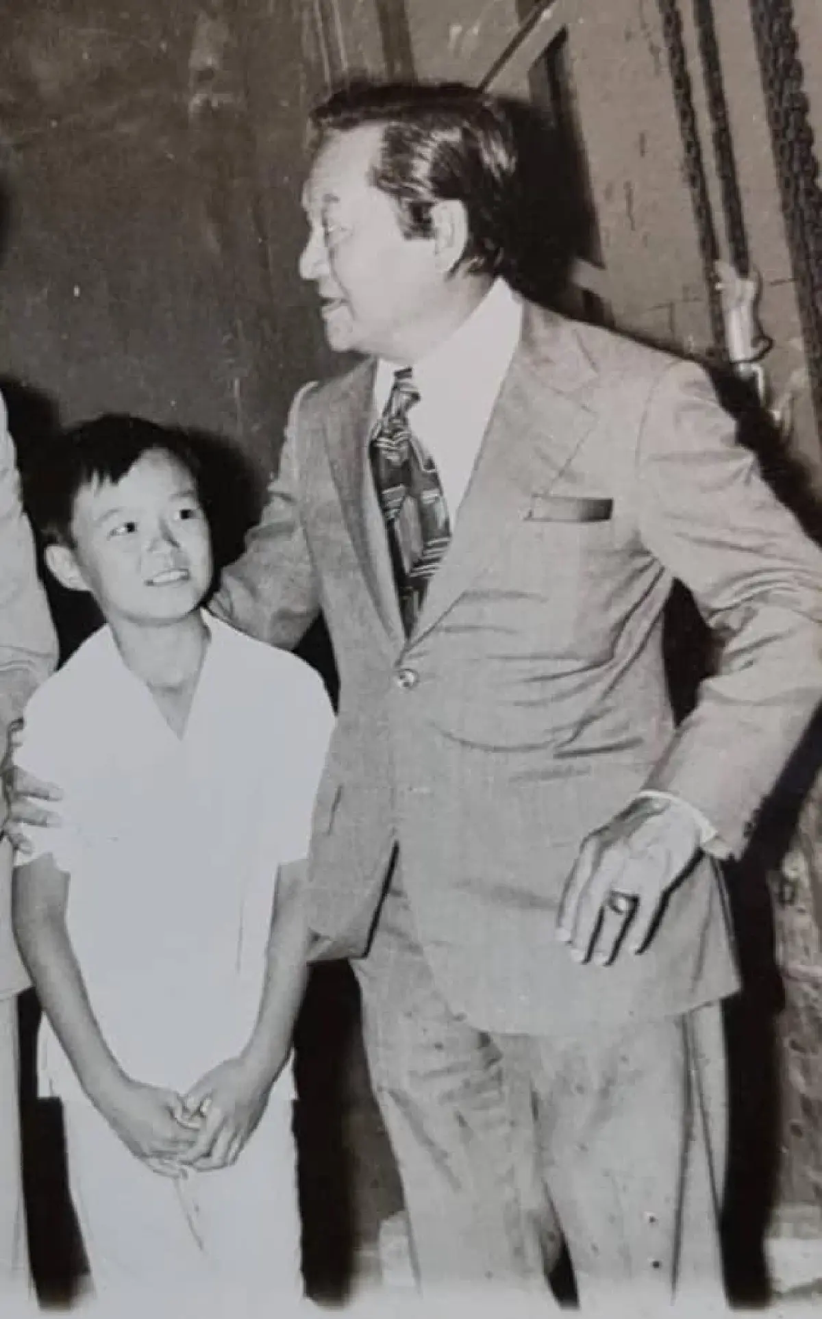 'อนุทิน' อินเทรนด์ แชร์ภาพวัยเด็ก ถ่ายคู่กับ 'พล.อ.ชาติชาย'