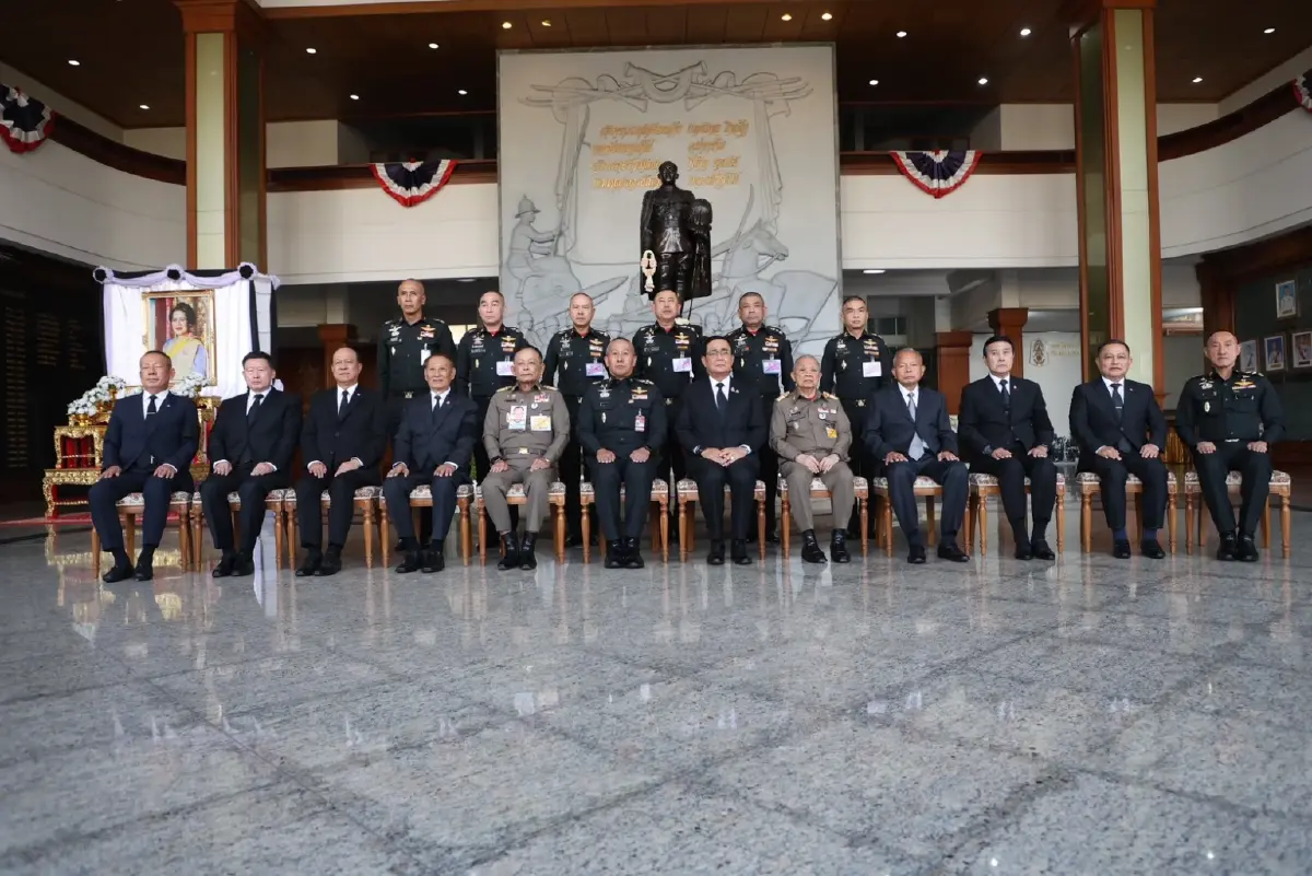 ทภ.1 คึกคัก 'พล.อ.ประยุทธ์' ร่วมวันสถาปนา  ให้กำลังใจทหาร รับไปเยี่ยม ลุงป้อม