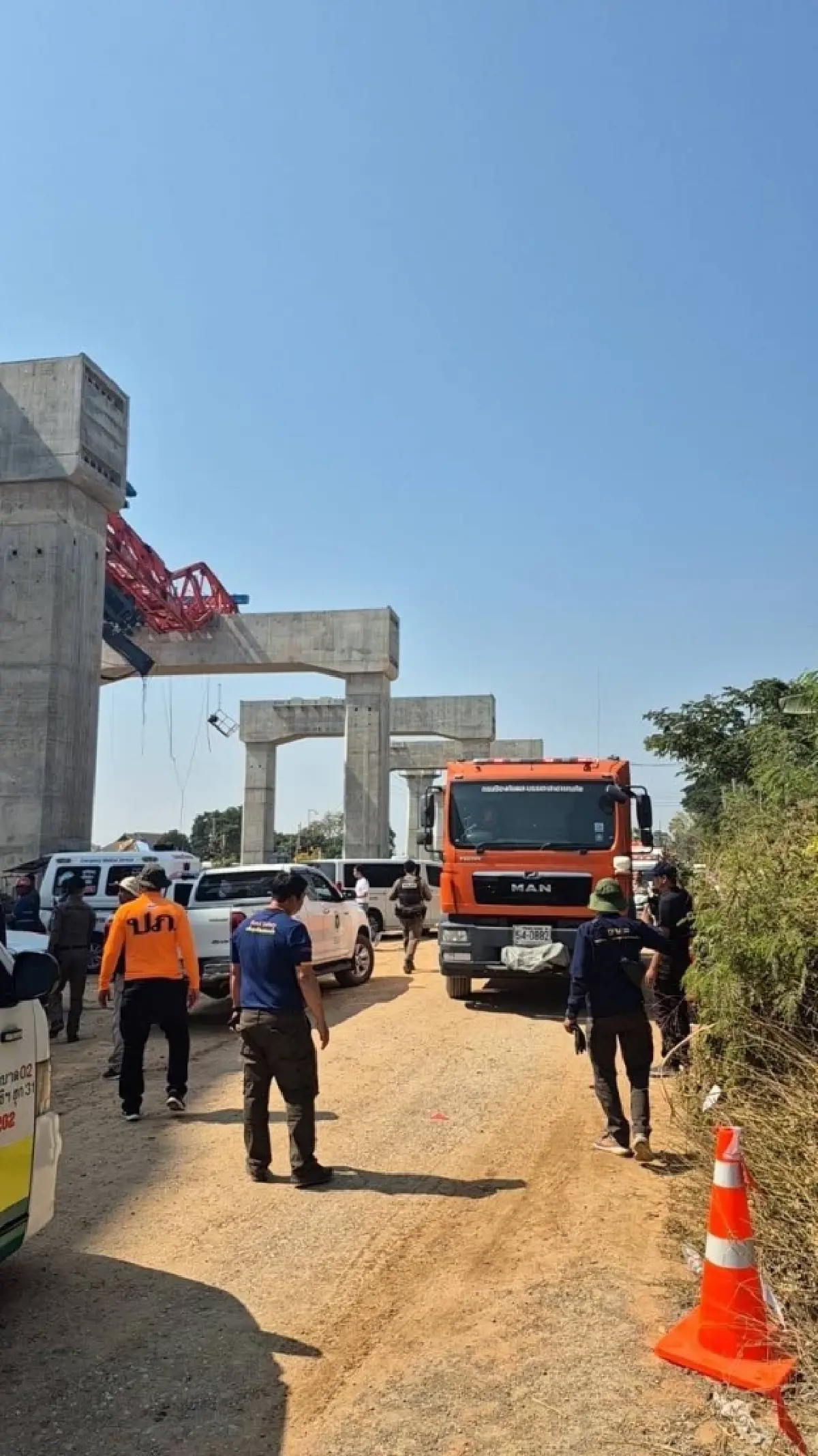 อัปเดตข่าวด่วน เครนถล่มทับรถไฟที่สีคิ้ว ล่าสุดเจ็บพุ่ง 64 ตาย 22