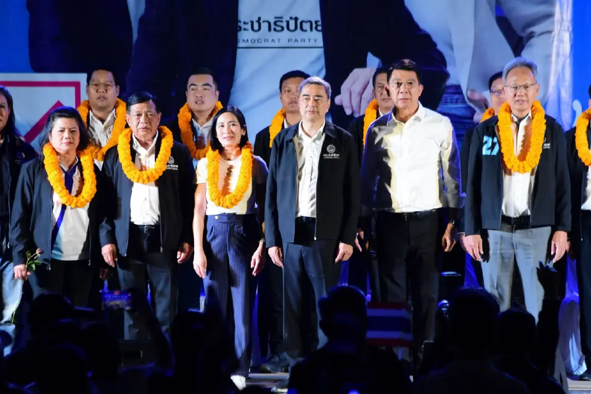 ปชป.เปิดเวที ‘เปลี่ยนนนทบุรีเป็นสีฟ้า’ เปิดตัว 8 ผู้สมัคร