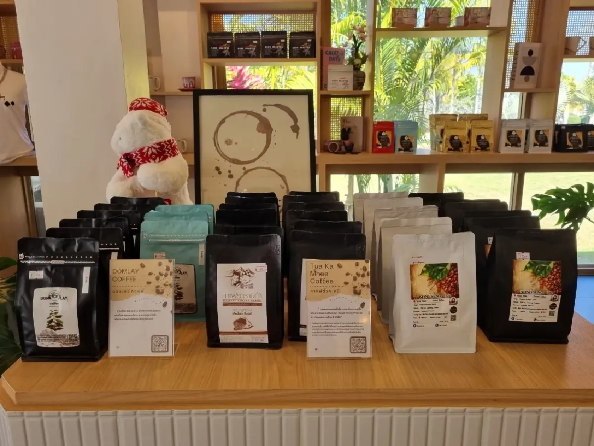 ‘Vital Café’ พักจิบกาแฟฝีมือบาริสต้าวัยคลาสสิกที่ลำปางเกตเวย์