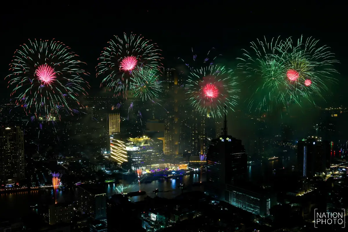 สวัสดีปีใหม่ 2569 ภาพชุด พลุปีใหม่ โค้งน้ำเจ้าพระยา เคาท์ดาวน์ 2026