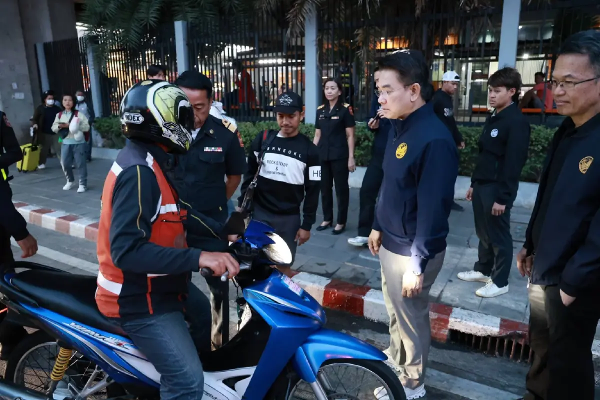 ขนส่งฯ คุมเข้มหมอชิต รับคนกลับบ้านปีใหม่ ห้ามแท็กซี่-วินโกงราคา